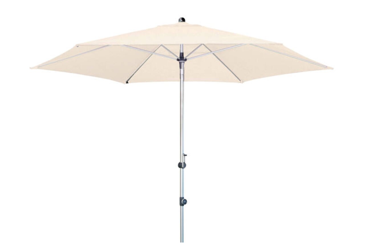 Beiger Kurbelschirm mit Metallstange, frontal abgebildet