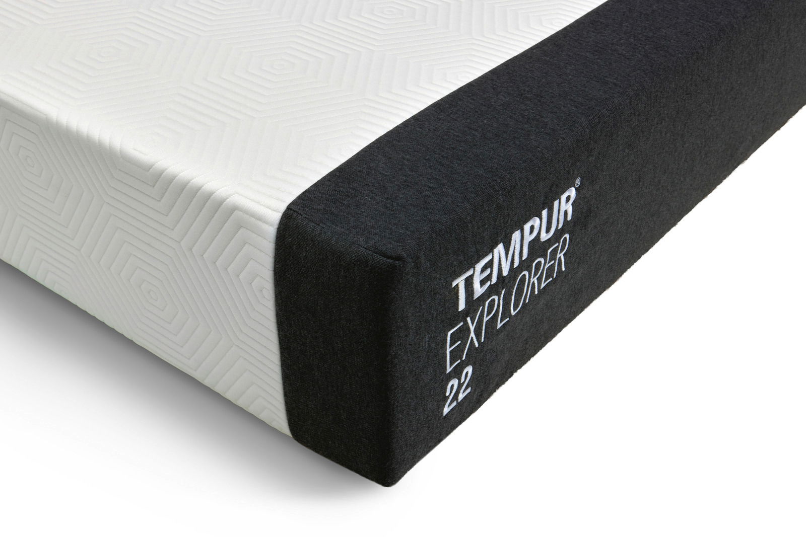 Tempur Viscomatratze 180x200 EXPLORER Nahaufnahme einer Tempur Explorer Viscomatratze mit schwarzem Rand und geometrischem Muster, seitliche Perspektive.