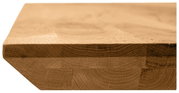 Nahaufnahme einer Tischplatte aus Holz mit sichtbarer Maserung und Kantenperspektive