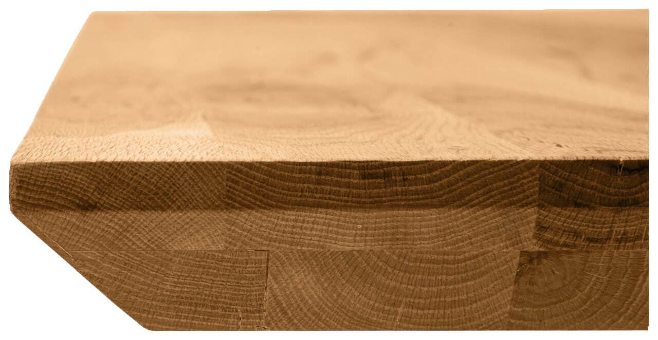 Nahaufnahme einer Tischplatte aus Holz mit sichtbarer Maserung und Kantenperspektive