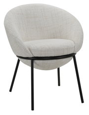 Moderner, cremefarbener Stuhl mit runder Rückenlehne und schwarzen Metallbeinen, seitliche Perspektive