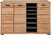 Vooraanzicht van een grote houten schoenenkast met meerdere lades en open planken in het midden.