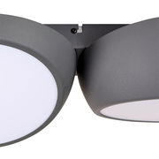 Nahaufnahme der LED-Deckenleuchte Bubbles mit zwei runden, grauen Leuchtkörpern aus seitlicher Perspektive.