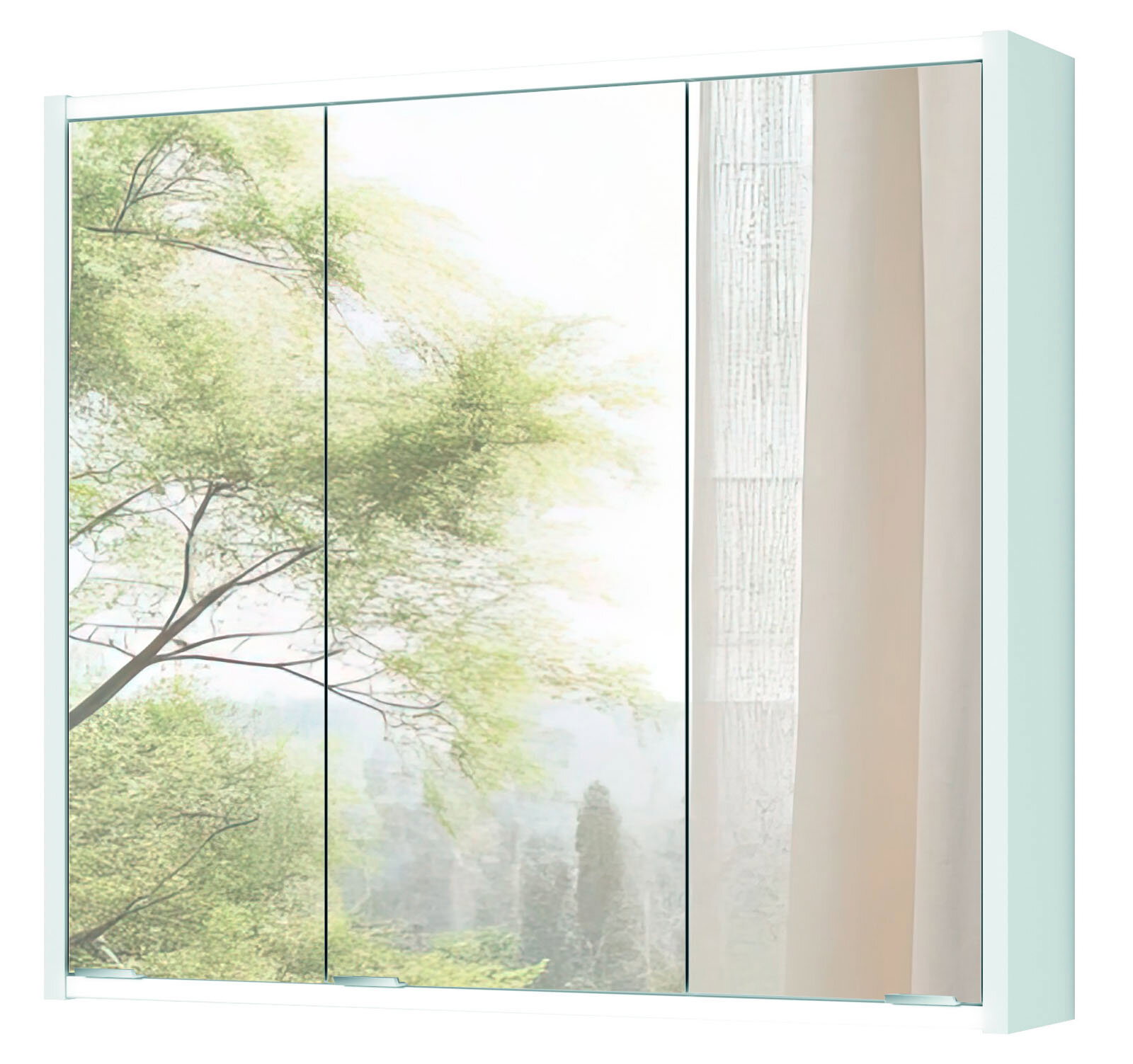 Spiegelschrank mit drei Türen, Frontansicht, reflektiert Bäume und Vorhänge.