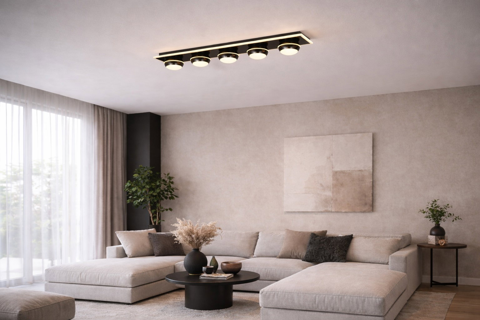 Moderne LED-Deckenleuchte mit fünf runden Leuchtkörpern in einem stilvollen Wohnzimmer, Perspektive von unten.