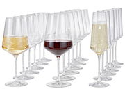 Eine Sammlung von eleganten Kelchgläsern der Serie Puccini, 18-teilig, mit verschiedenen Getränken gefüllt, aus einer seitlichen Perspektive fotografiert.