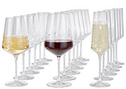 Eine Sammlung von eleganten Kelchgläsern der Serie Puccini, 18-teilig, mit verschiedenen Getränken gefüllt, aus einer seitlichen Perspektive fotografiert.