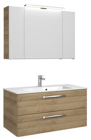 Moderner Badblock mit Holzoptik und weißem Waschbecken, frontal betrachtet.