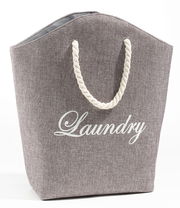 Grauer Wäschesack mit der Aufschrift 'Laundry' und weißen Seilgriffen, Vorderansicht