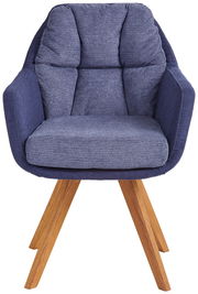 Moderner blauer Sessel mit Holzbeinen, Frontalansicht