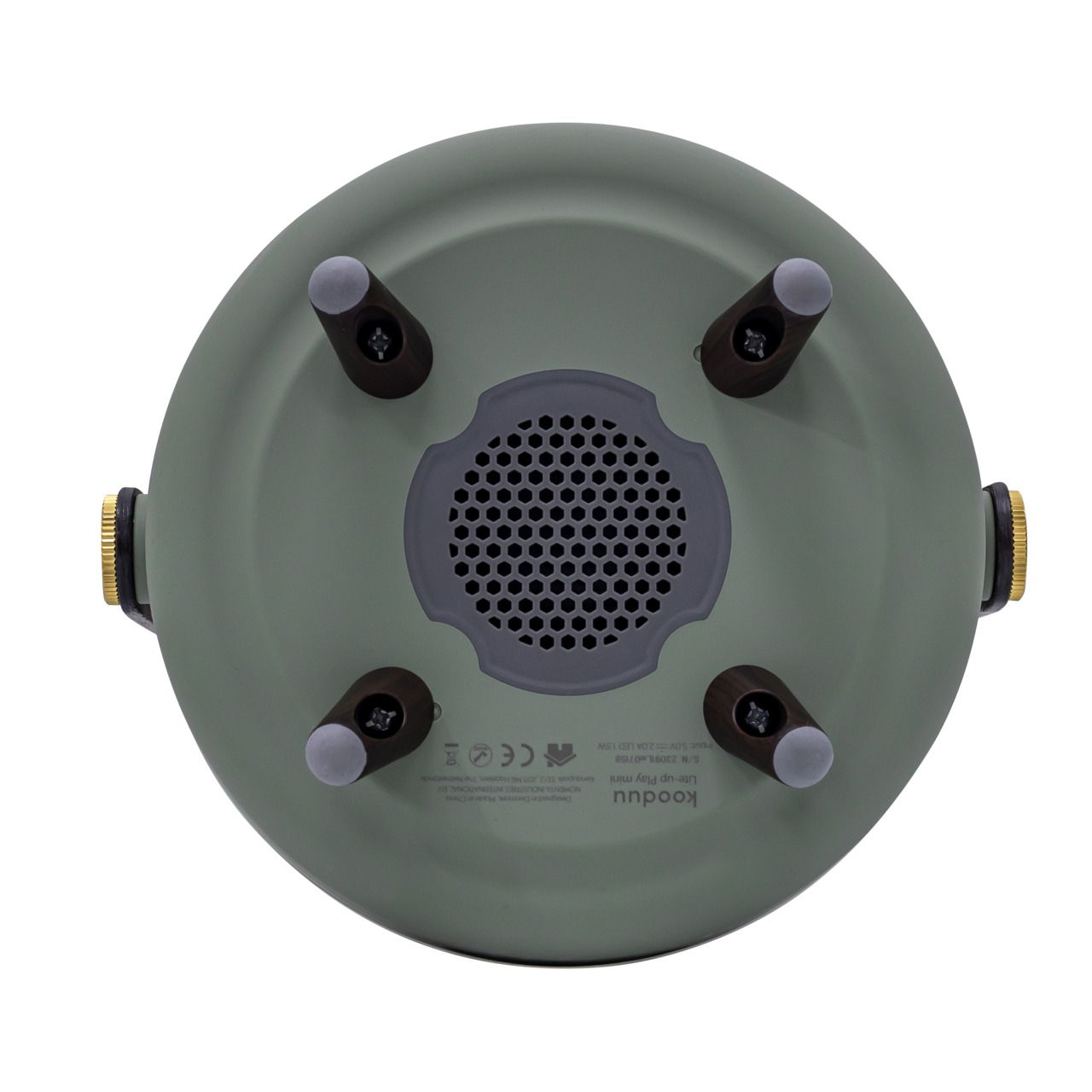 Unteransicht eines runden, grünen Geräts mit vier schwarzen Standfüßen und einem zentralen Lautsprechergitter.