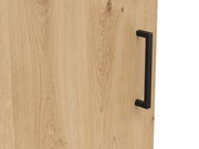 Nahaufnahme einer Holzkommode mit schwarzem Griff, seitliche Perspektive