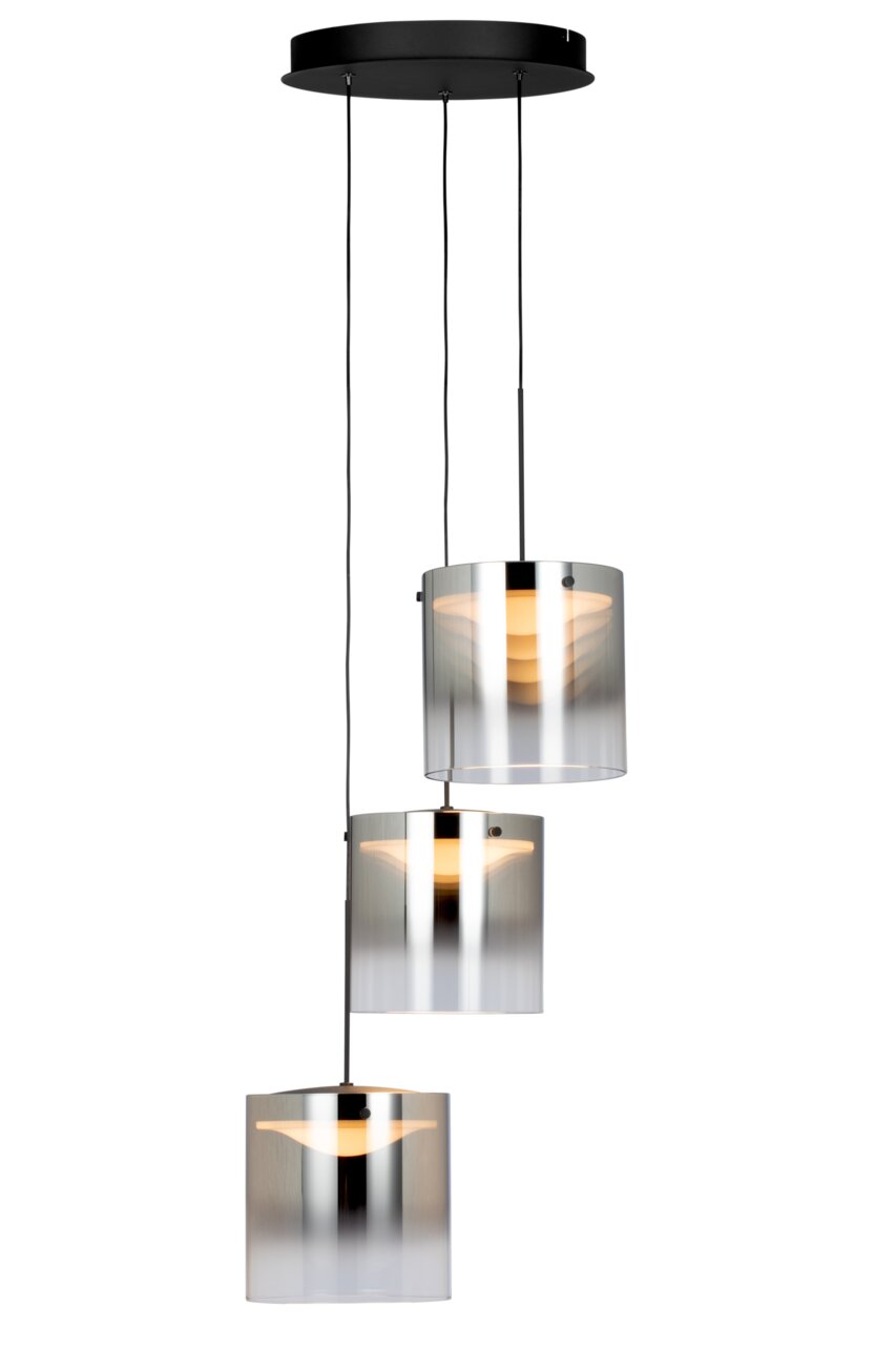 Moderne led-hanglamp met drie cilindervormige, metalen kappen in een trapsgewijze opstelling, zijaanzicht