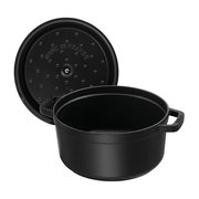 Schwarzer runder Bräter Cocotte 24cm mit geöffnetem Deckel, seitliche Perspektive