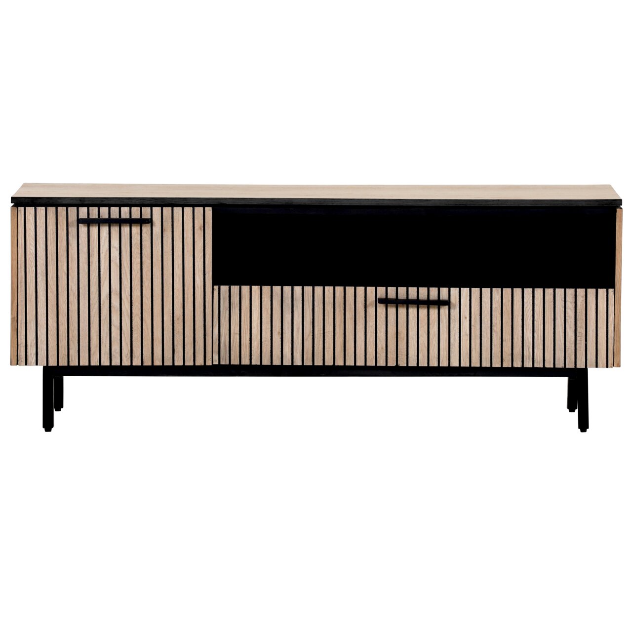 Vooraanzicht van een modern tv-lowboard met een ontwerp van houten lamellen en zwarte accenten.