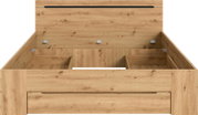 Holzbettgestell in Eiche-Optik mit integriertem Stauraum und Schublade, Blick von vorne in den geöffneten Bettkasten