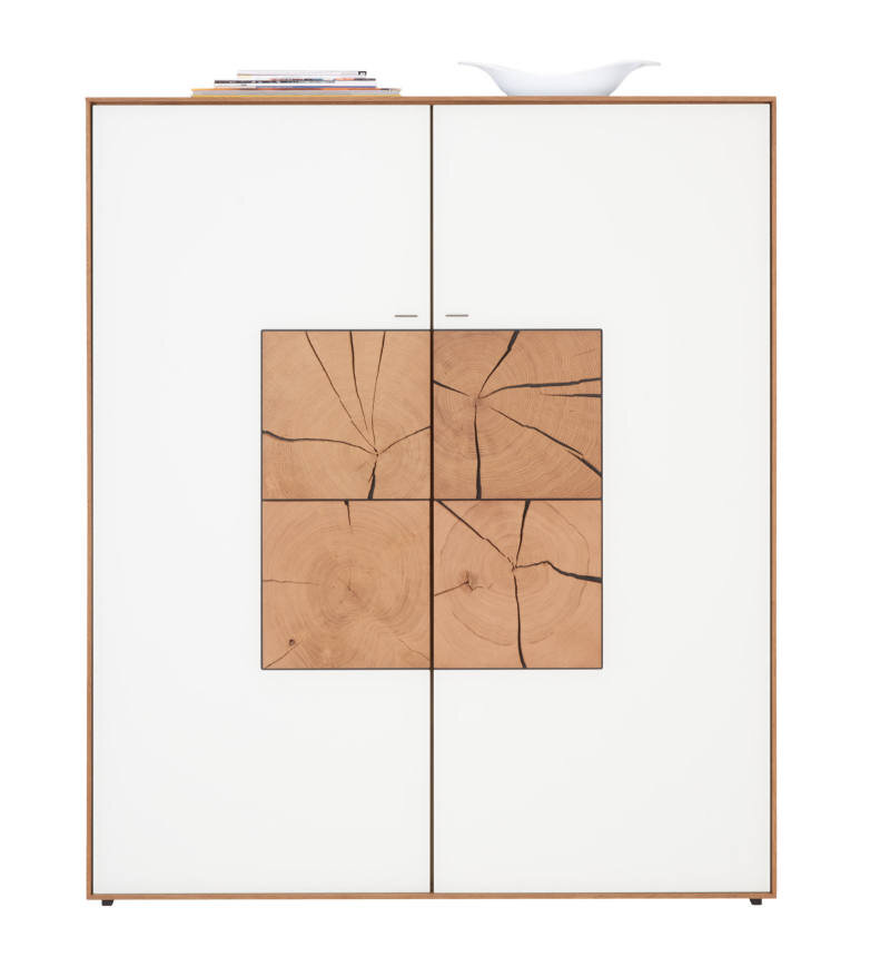 Valnatura Highboard LAGO Frontansicht eines modernen Highboards mit weißer Oberfläche und dekorativen Holzelementen in der Mitte.