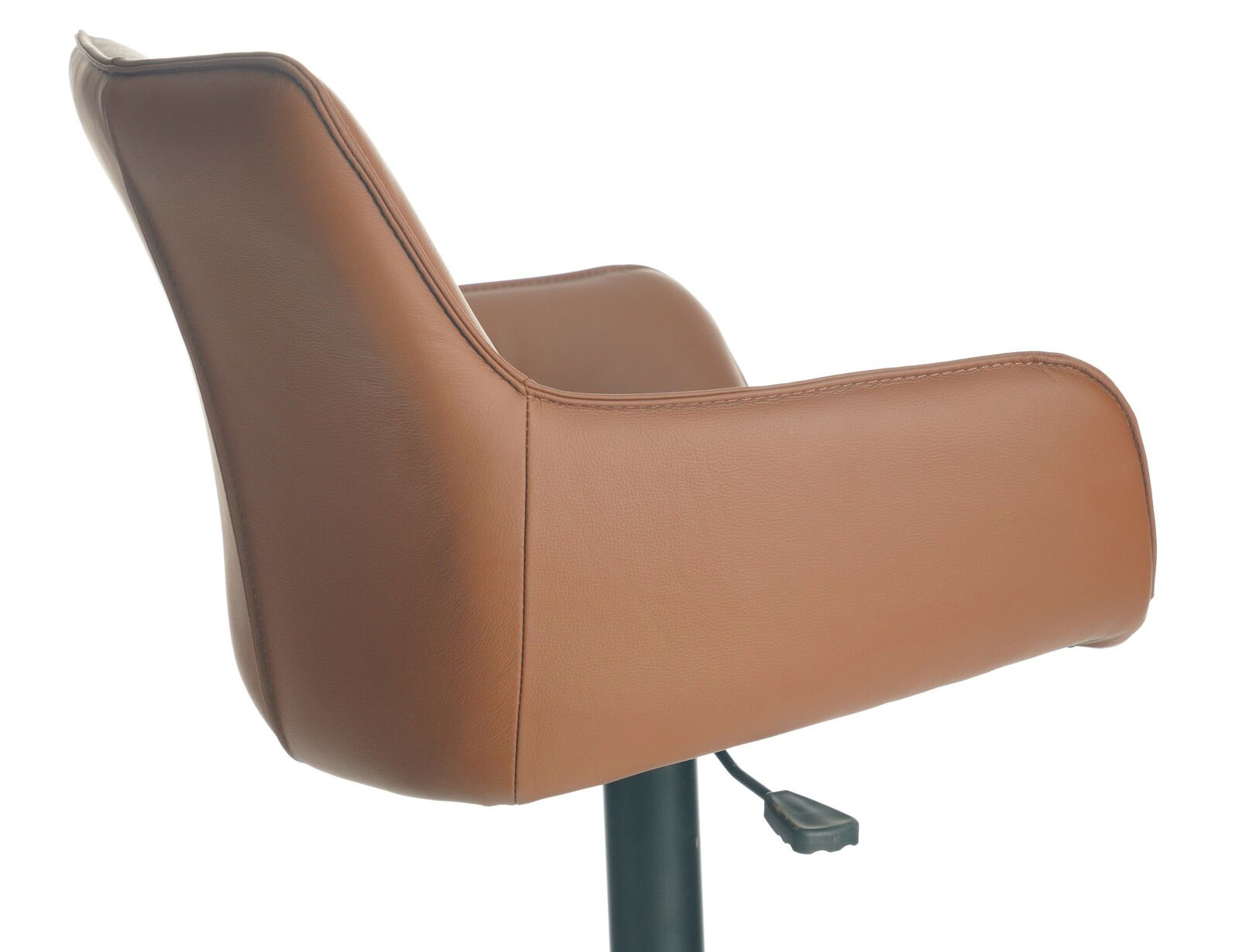 Nahaufnahme eines braunen Barhockers mit Armlehne, seitliche Perspektive