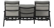 Rückansicht einer dreisitzigen Gartenbank mit grauen Kissen und schwarzem Metallrahmen.