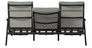 Rückansicht einer dreisitzigen Gartenbank mit grauen Kissen und schwarzem Metallrahmen.