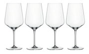 Vier elegante Weingläser aus Glas, frontal nebeneinander auf weißem Hintergrund.