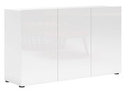 Weiße, moderne Kommode mit drei Türen, frontal betrachtet.