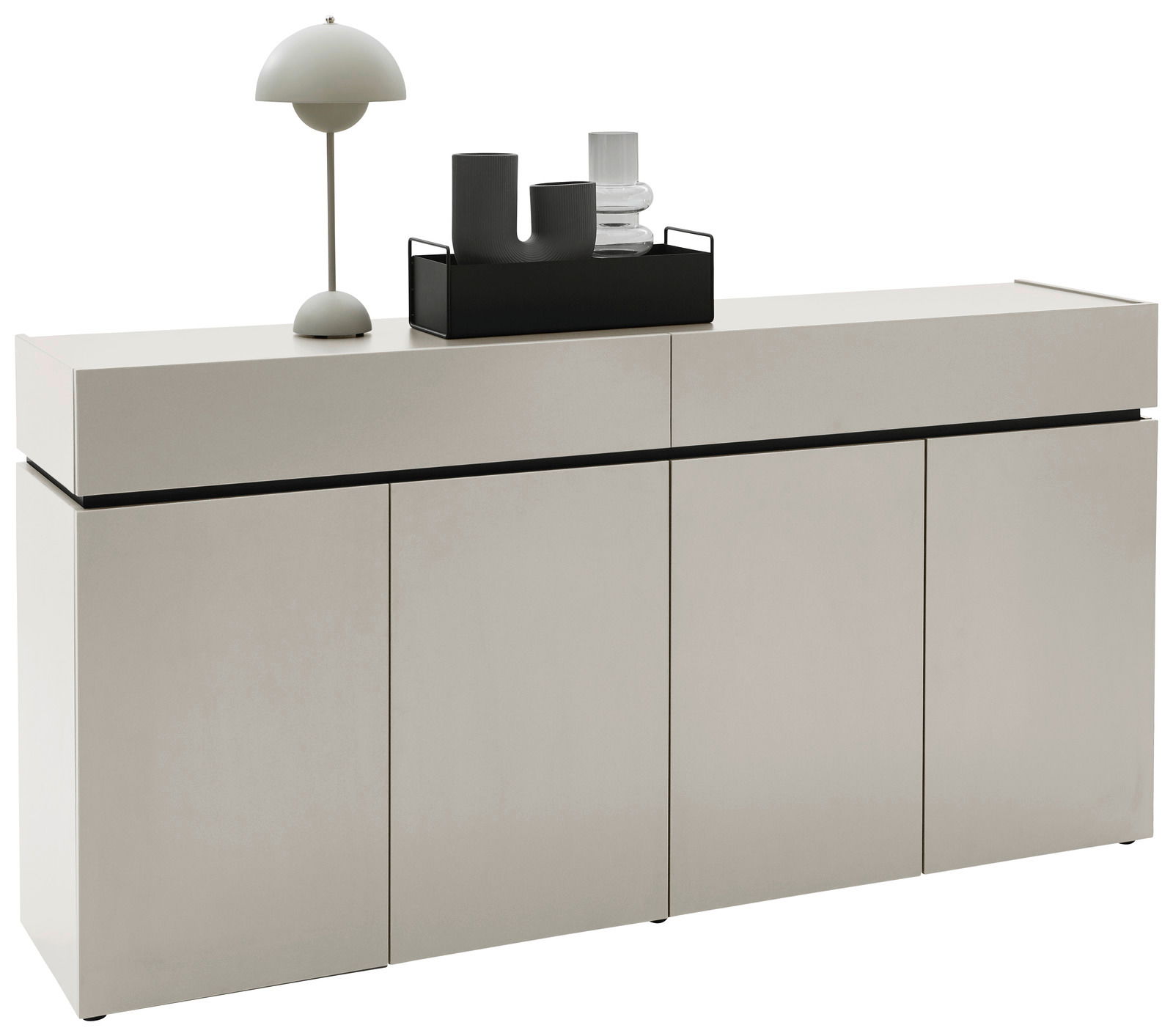 Voleo XXL-Schuhschrank UNIQUE Moderner XXL-Schuhschrank in heller Farbe mit vier Türen, dekoriert mit einer Lampe und Accessoires, seitliche Perspektive