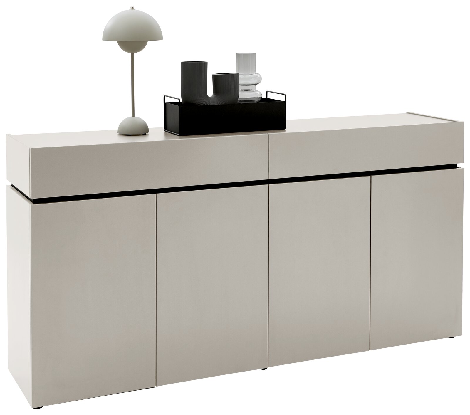 Voleo XXL-Schuhschrank UNIQUE Moderner XXL-Schuhschrank in heller Farbe mit vier Türen, dekoriert mit einer Lampe und Accessoires, seitliche Perspektive