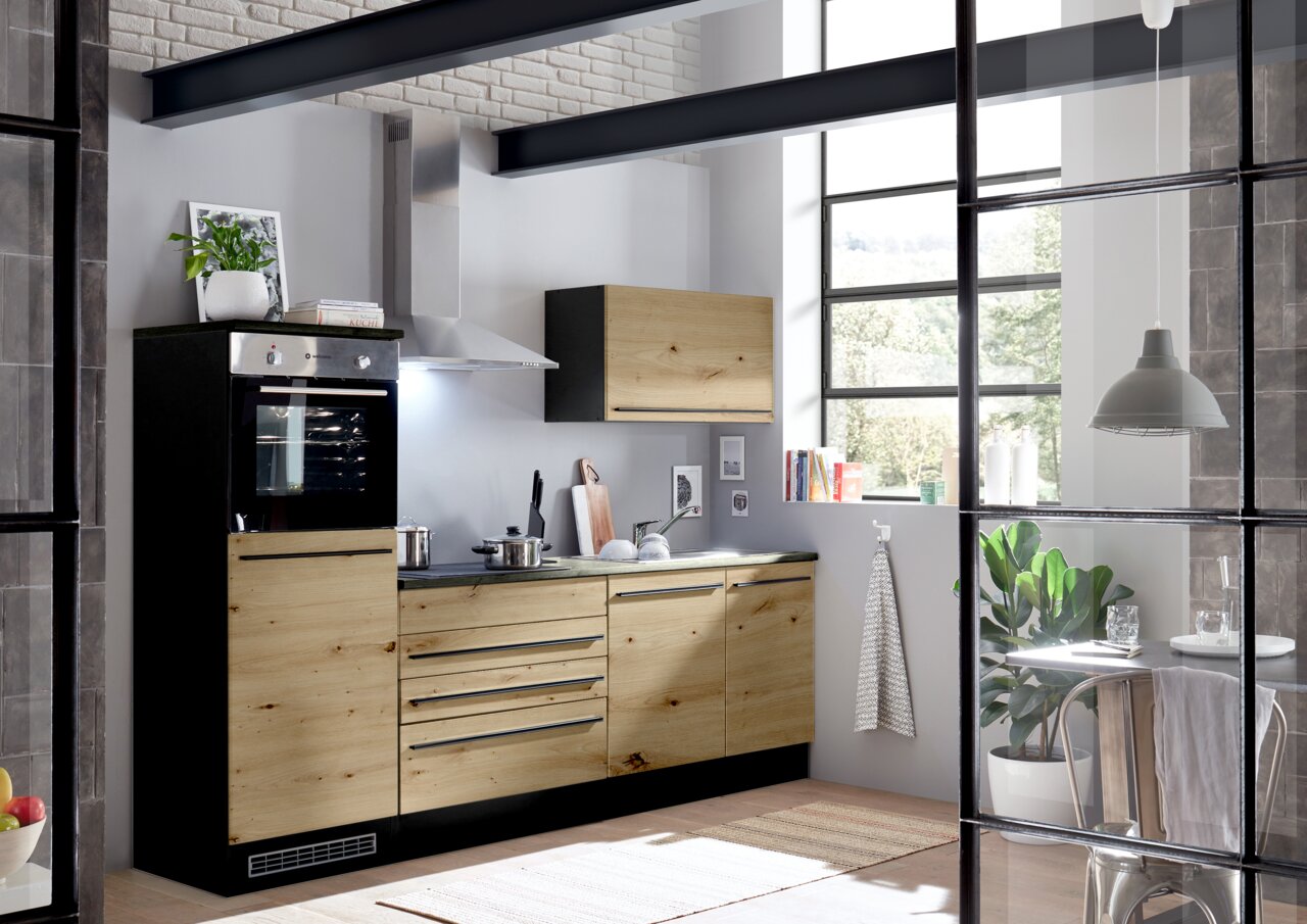 Yourkitchen Keukenblok 260 ZONDER elektrische apparaten JAZZ Moderne keukenblok in houtlook met zwarte accenten, zonder inbouwapparatuur, gezien vanuit een lichte, open ruimte met grote ramen.