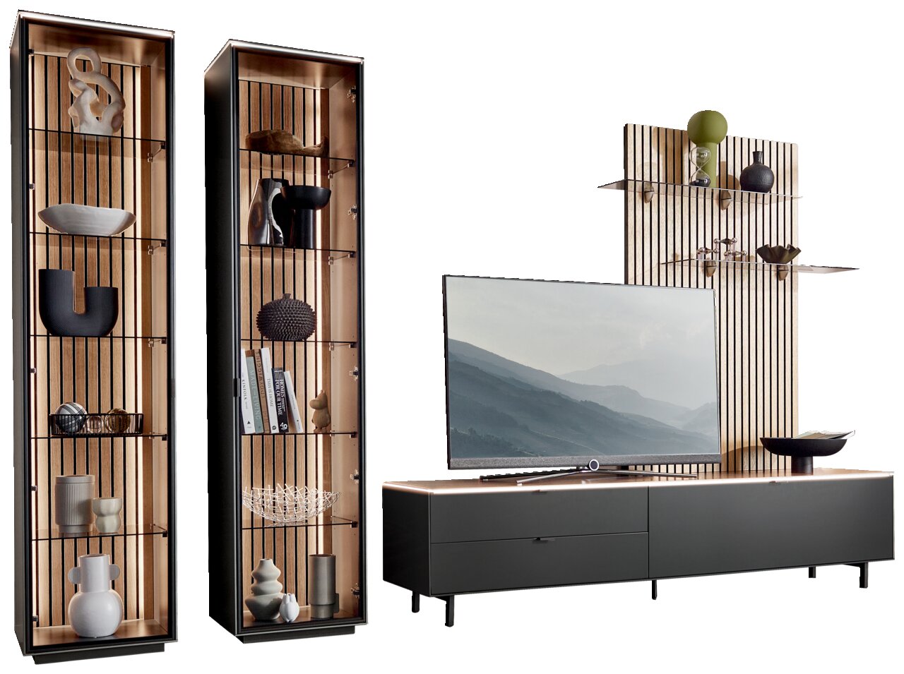 Moderne tv-lowboardset met twee hoge vitrinekasten en een brede tv-kast van donker hout en glas, gezien vanaf de voorkant.