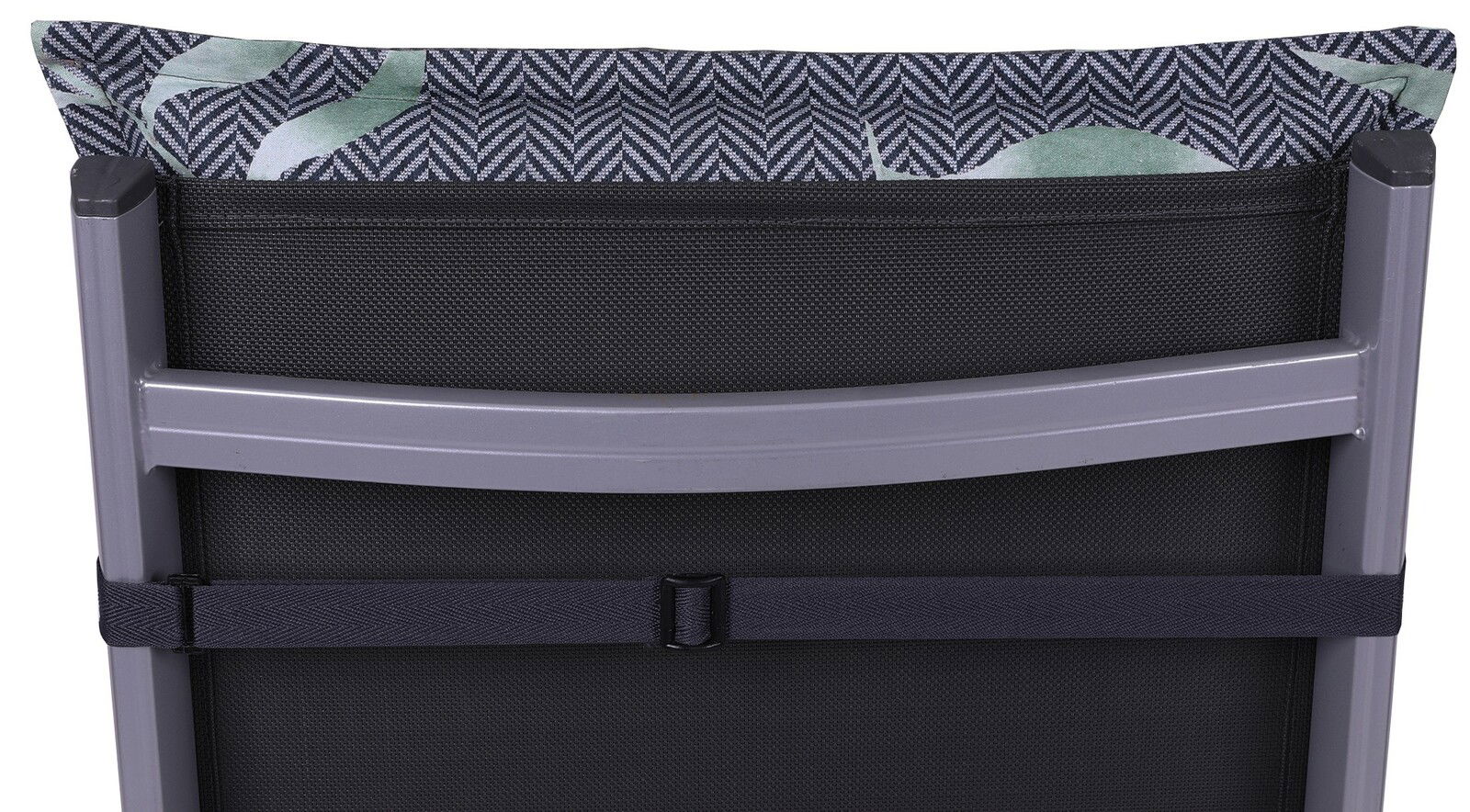 Rückansicht eines Stuhls mit einer Mittellehnerauflage in einem grauen und grünen Muster, befestigt mit einem Gurt.