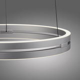 Moderne Pendelleuchte PURE E-Loop in silberner Ringform, seitliche Perspektive