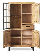 Vitrinenschrank KALI aus Holz mit offenen Türen, zeigt mehrere Regalfächer und eine Schublade, Frontalansicht