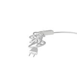 Nahaufnahme eines weißen, verwickelten Stromkabels mit Stecker, perspektivisch von der Seite aufgenommen.