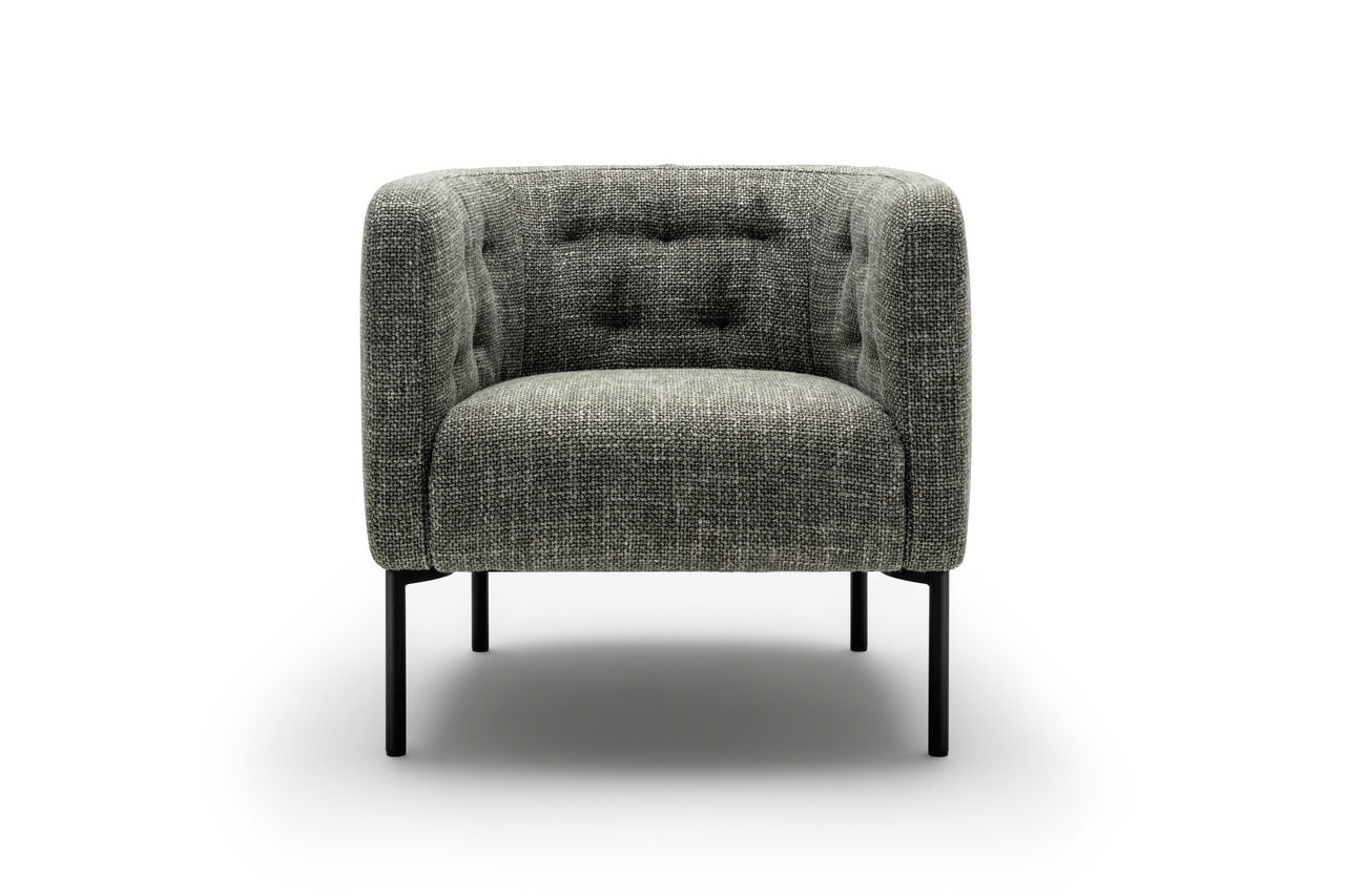 Grauer Clubsessel mit schwarzem Metallgestell, Frontalansicht