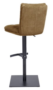 Achterkant van een barkruk met geribbelde, bruine stoffen bekleding en een zwart metalen onderstel.