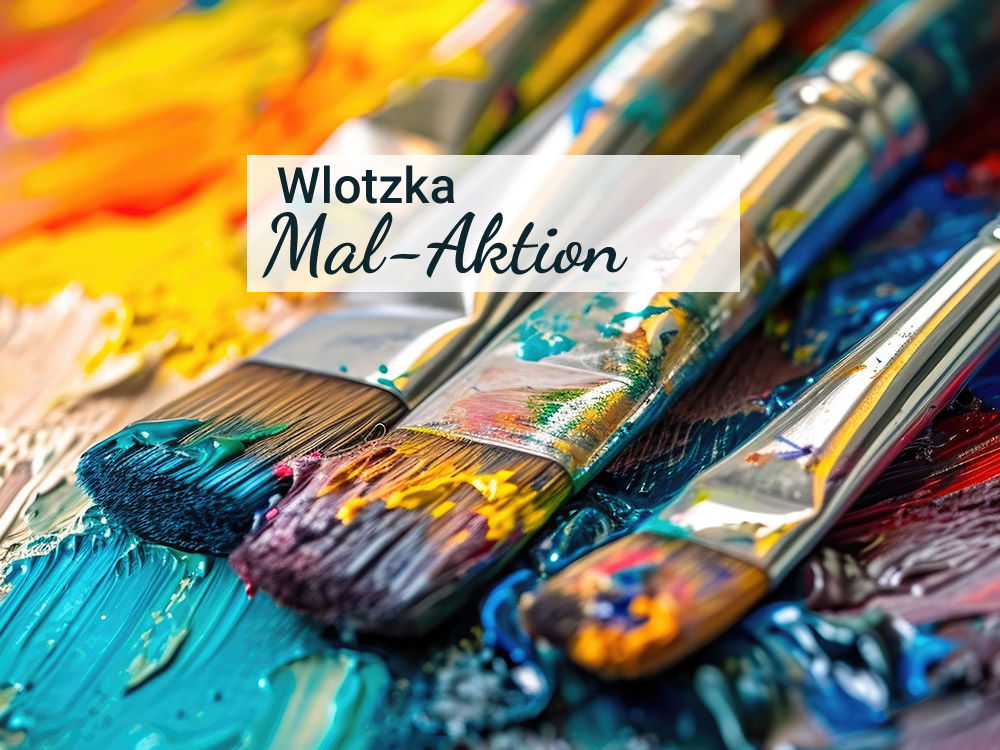 Drei Künstlerpinsel, die auf einer bunten Palette mit kräftigen Farbspritzern liegen, mit dem Text „Wlotzka Mal-Aktion“