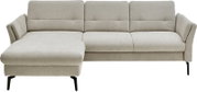 Beige stoffen hoekbank met chaise longue links, drie zit- en rugkussens, slanke zwarte poten; frontaal aanzicht.