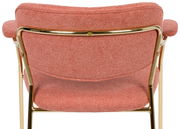Rückansicht eines Armlehnenstuhls mit rotem Stoffbezug und goldfarbenem Metallrahmen.