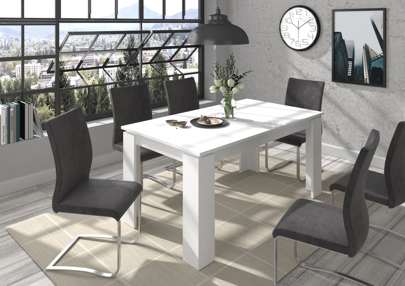 Moderner weißer Esstisch mit sechs schwarzen Stühlen in einem hellen Raum mit großen Fenstern und Stadtblick, seitliche Perspektive.