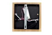 Rückansicht einer LED-Deckenleuchte mit sichtbarer Verkabelung und Metallrahmen.