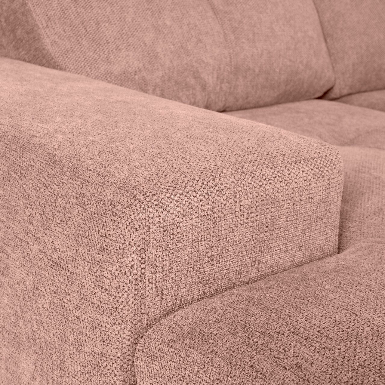 Nahaufnahme einer beigen Sofaecke mit texturierter Stoffoberfläche, Perspektive von der linken Seite.