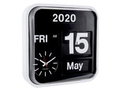 Zijaanzicht van de Big Flip-wandklok met datumweergave en analoge wijzerplaat; het is vrijdag 15 mei 2020.