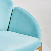 Türkiser Sessel mit goldenen Akzenten, Nahaufnahme von der Seite