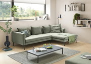 Grünes Ecksofa in modernem Wohnzimmer, seitliche Perspektive