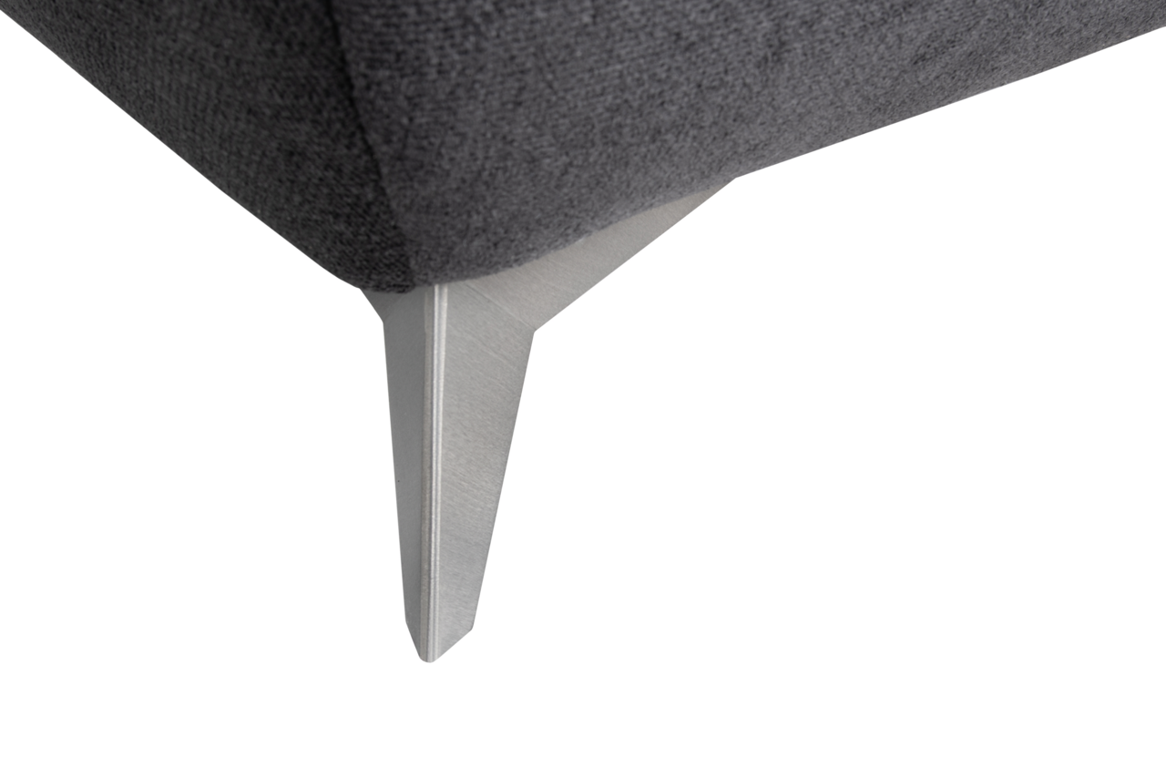 Nahaufnahme eines modernen Hockerbeins aus Metall mit grauem Stoffbezug, seitliche Perspektive.