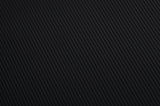 Nahaufnahme eines schwarzen, strukturierten Stoffes in diagonaler Perspektive
