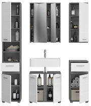 Moderne Badkombination mit mehreren Schränken und Spiegeln, Frontansicht