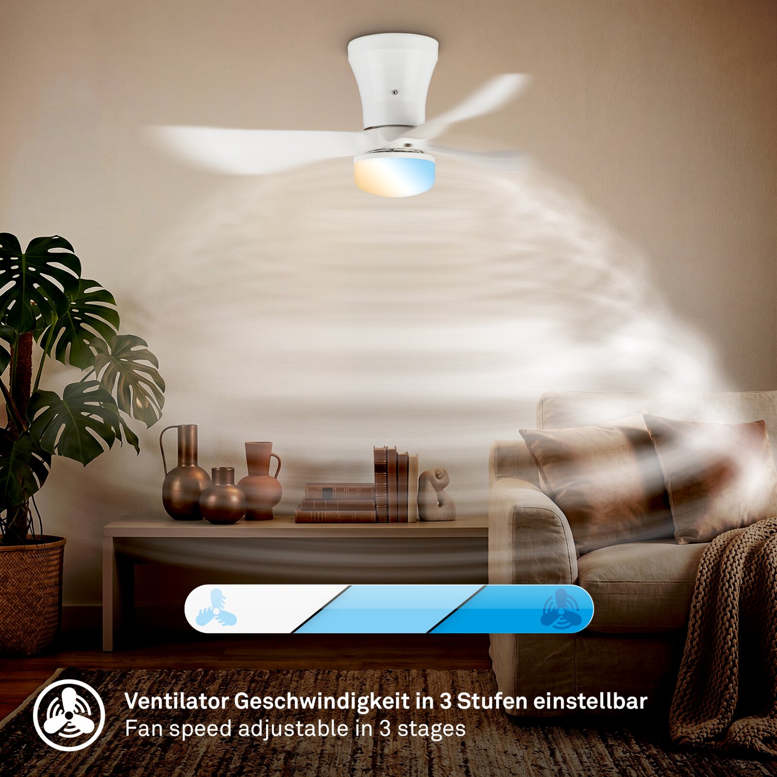 Witte plafondventilator met geïntegreerde verlichting, van voren en licht van onderen gezien in een moderne woonkamer, met instelbare ventilatorsnelheid in drie standen.