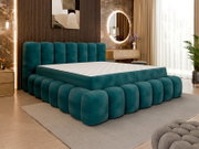 Een bed met stoffen bekleding in een moderne slaapkamer, zijaanzicht